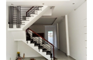 Cầu thang sắt tay vịn gỗ MDS04
